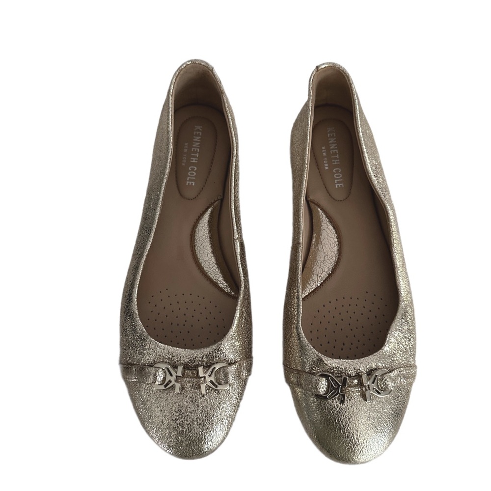 Kenneth Cole’s Women Gold Flats size 8